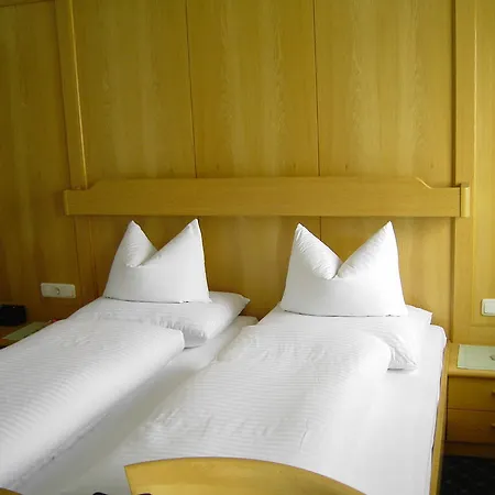 Bed & Breakfast Gastehaus Monika 3*